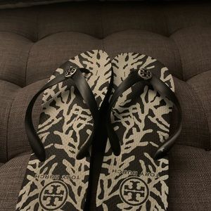 Tory Burch flip flops Sz 7